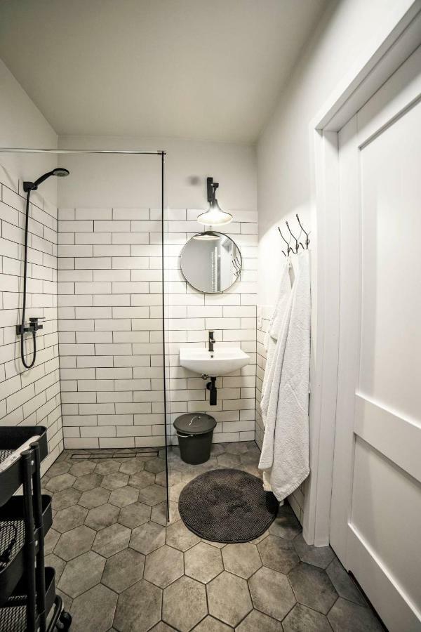 One Apartment Srem Bagian luar foto