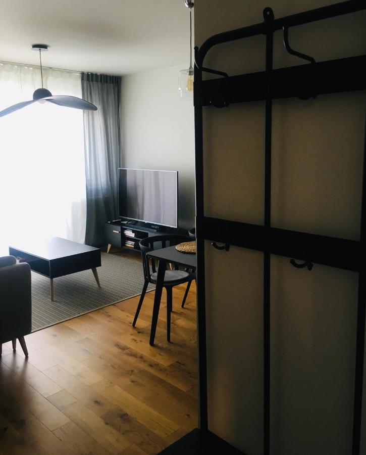 One Apartment Srem Bagian luar foto